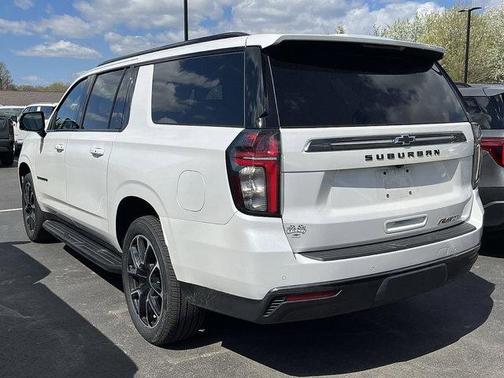 Iridescent Pearl Tricoat 2022 Chevrolet Suburban RST