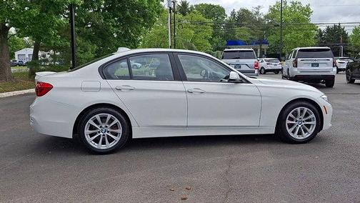 White 2017 BMW 320 i
