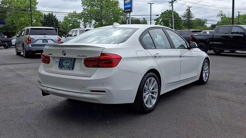 White 2017 BMW 320 i