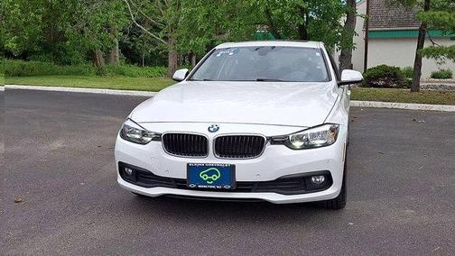 White 2017 BMW 320 i