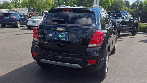 Midnight Blue Metallic 2022 Chevrolet Trax LT