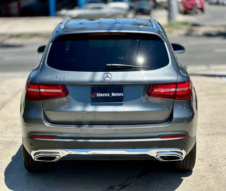 Selenite Grey Metallic 2017 Mercedes-Benz GLC 300 Base