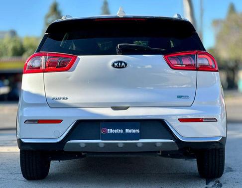 Snow White Pearl 2018 Kia Niro EX