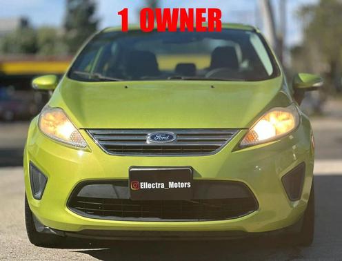 Lime Squeeze Metallic 2013 Ford Fiesta SE