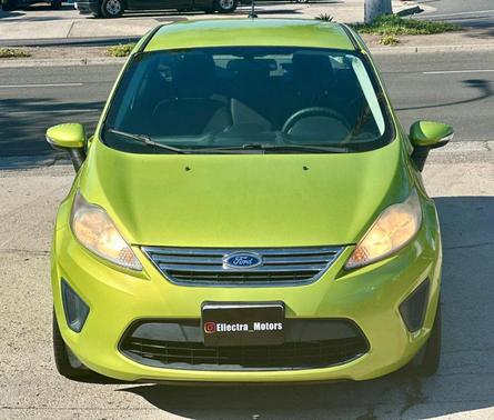 Lime Squeeze Metallic 2013 Ford Fiesta SE