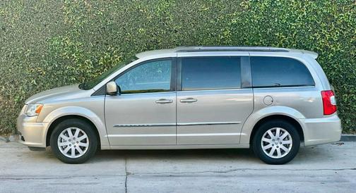 2014 Chrysler Town & Country Touring
