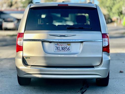 2014 Chrysler Town & Country Touring