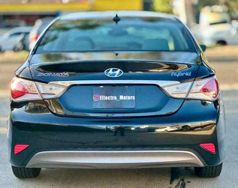 Eclipse Black 2015 Hyundai SONATA Hybrid Base