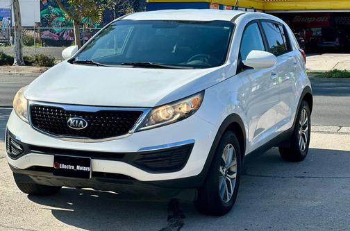 Clear White 2015 Kia Sportage LX