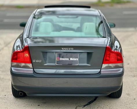 Titanium Gray Metallic 2004 Volvo S60 2.4T