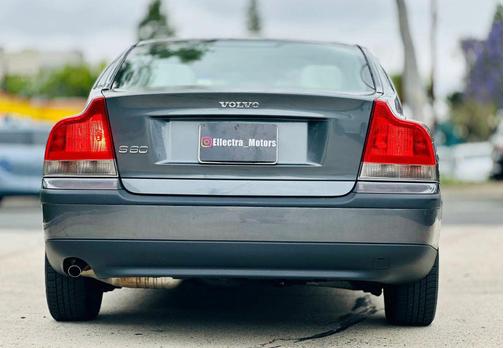 Titanium Gray Metallic 2004 Volvo S60 2.4T