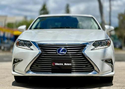 2018 Lexus ES 300h Base