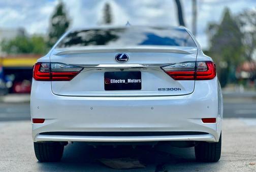 2018 Lexus ES 300h Base