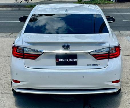 2018 Lexus ES 300h Base