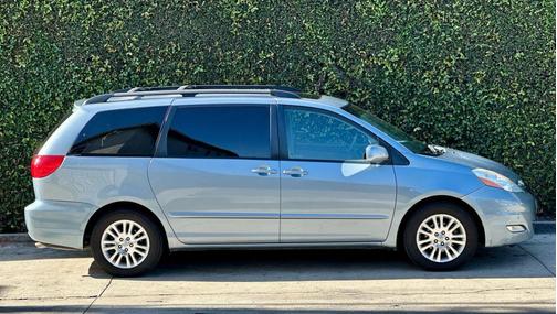2010 Toyota Sienna XLE