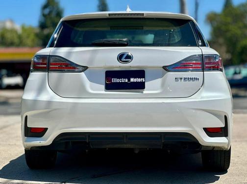 White 2016 Lexus CT 200h Base