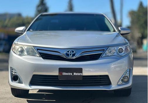 Classic Silver Metallic 2012 Toyota Camry Hybrid XLE