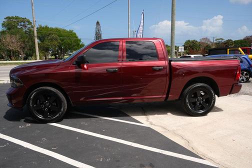 Brilliant Black Crystal Pearlcoat 2017 RAM 1500 Express