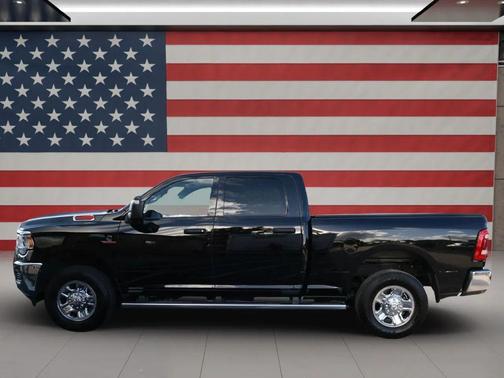 2024 RAM 2500 Tradesman Crew Cab 4x4 6'4' Box