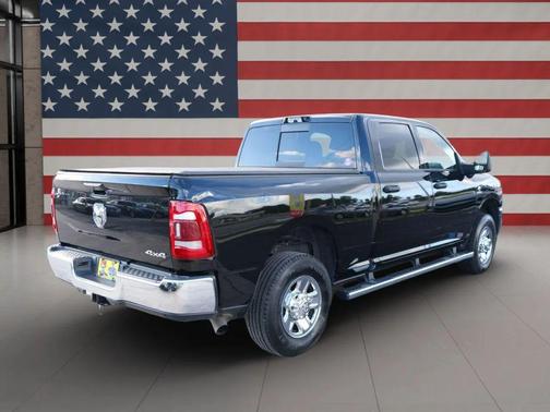 2024 RAM 2500 Tradesman Crew Cab 4x4 6'4' Box