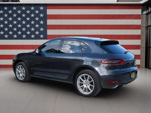 2017 Porsche Macan Sport Utility 4D