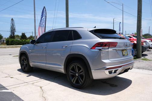 Silver Metallic 2020 Volkswagen Atlas Cross Sport 3.6L V6 SE w/Technology R-Line
