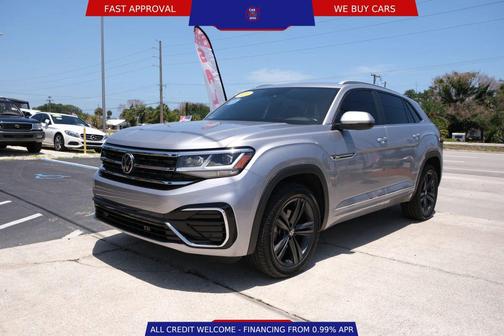 Silver Metallic 2020 Volkswagen Atlas Cross Sport 3.6L V6 SE w/Technology R-Line