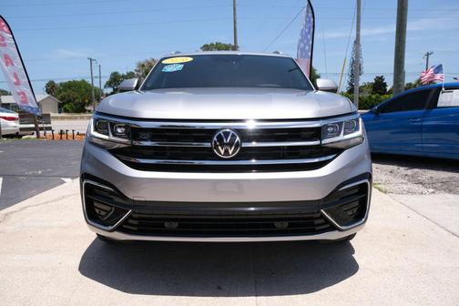 Silver Metallic 2020 Volkswagen Atlas Cross Sport 3.6L V6 SE w/Technology R-Line