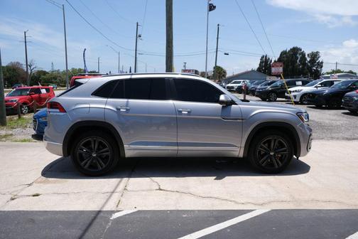 Silver Metallic 2020 Volkswagen Atlas Cross Sport 3.6L V6 SE w/Technology R-Line