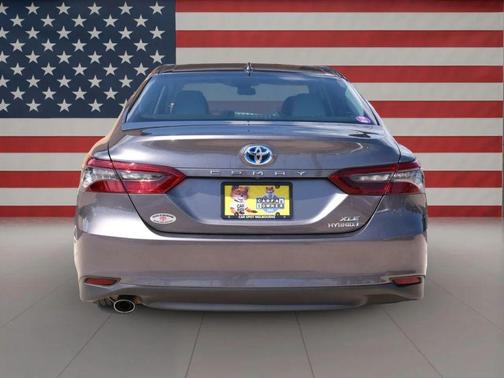 2022 Toyota Camry Hybrid XLE