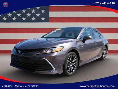 2022 Toyota Camry Hybrid XLE