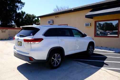 Blizzard Pearl 2019 Toyota Highlander XLE