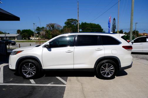 Blizzard Pearl 2019 Toyota Highlander XLE