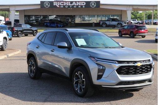 Sterling Gray Metallic 2025 Chevrolet Trax LT