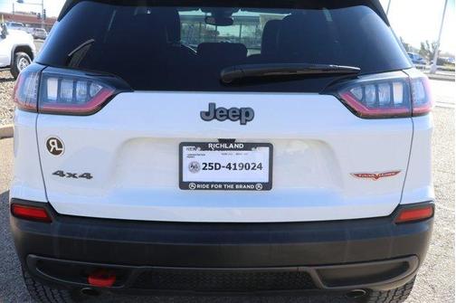2022 Jeep Cherokee Trailhawk