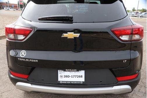 Mosaic Black Metallic 2026 Chevrolet Trailblazer LT