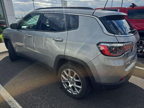 Billet Silver Metallic Clearcoat 2022 Jeep Compass Latitude Lux
