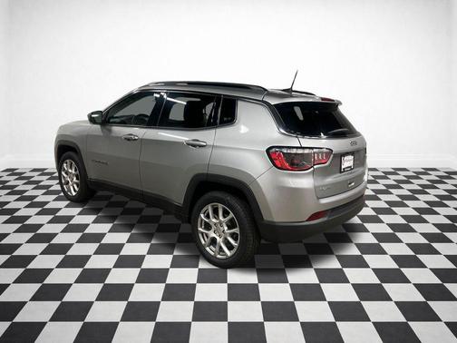 Billet Silver Metallic Clearcoat 2022 Jeep Compass Latitude Lux