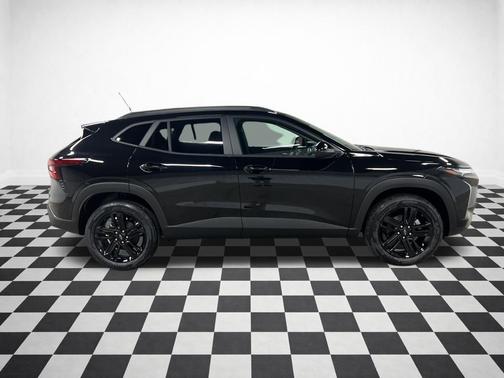 Mosaic Black Metallic 2026 Chevrolet Trax ACTIV