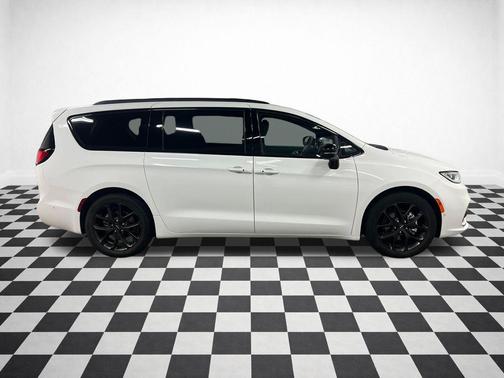 Bright White Clearcoat 2024 Chrysler Pacifica Touring L