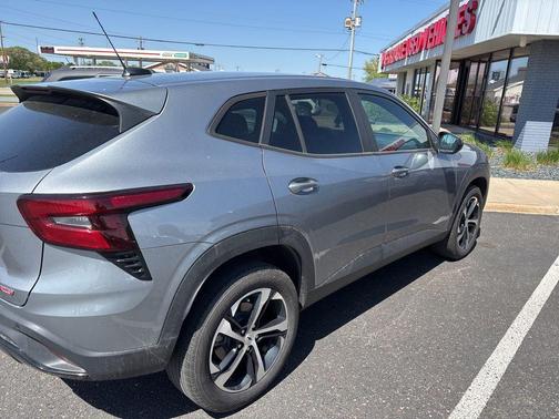 Sterling Gray Metallic 2025 Chevrolet Trax FWD 1RS