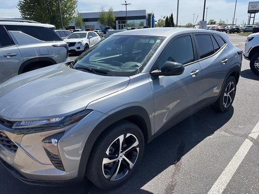 Sterling Gray Metallic 2025 Chevrolet Trax FWD 1RS