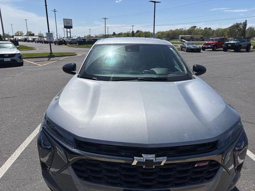 Sterling Gray Metallic 2025 Chevrolet Trax FWD 1RS