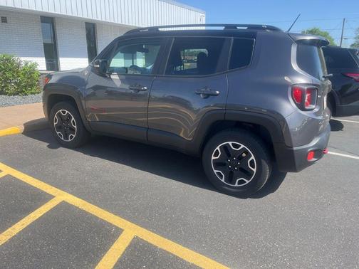 Granite Crystal Metallic Clearcoat 2017 Jeep Renegade Trailhawk