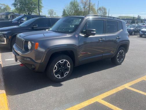 Granite Crystal Metallic Clearcoat 2017 Jeep Renegade Trailhawk