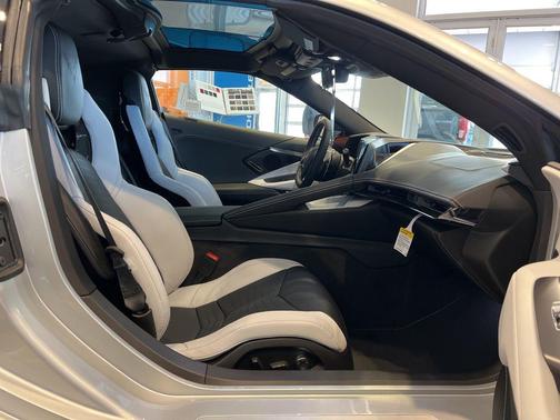 2026 Chevrolet Corvette Stingray w/2LT