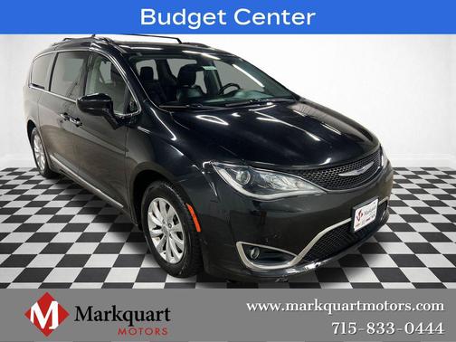 Brilliant Black Crystal Pearlcoat 2018 Chrysler Pacifica Touring-L
