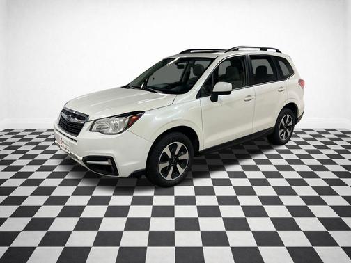 Crystal White Pearl 2017 Subaru Forester 2.5i Premium