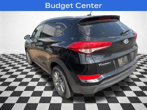 Black Noir Pearl 2017 Hyundai TUCSON SE