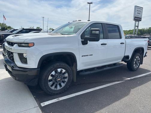 Summit White 2022 Chevrolet Silverado 2500 Custom